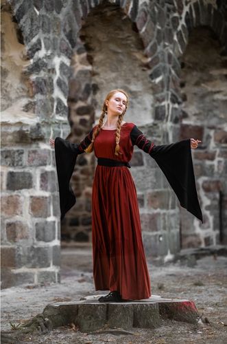 DORE, medeltida klänningen röd / svart