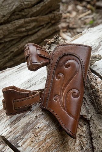 Justerbar svärdhållare i läder, brun