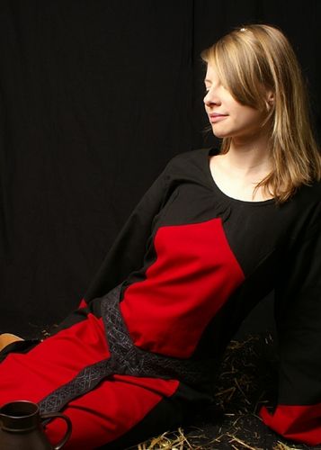 Middelalderkjole AURORA - sort/rød bomuld