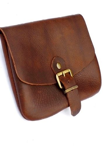Klassisk bæltetaske, brun / sort læder
