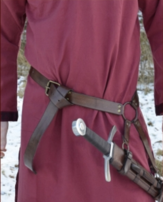 Middelalderlig sværdbælte af læder, brun