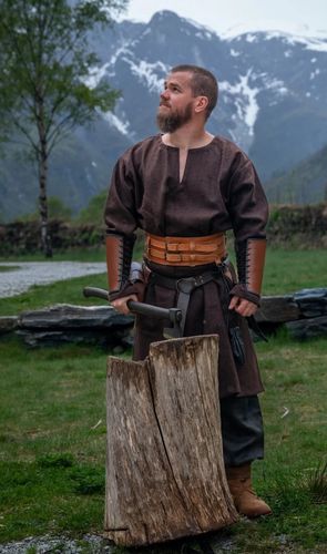 OLVISS, middelalder viking-uldtunika brun