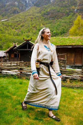 AGERTHA - Vikinga kjole, bomuld, broderi blå