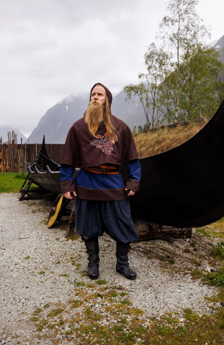 BJOMOLF, vikinge uld hætte med broderi, brun