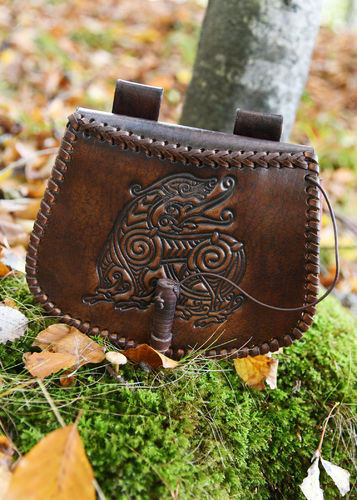 Bæltetaske af læder med drageprægning, brun