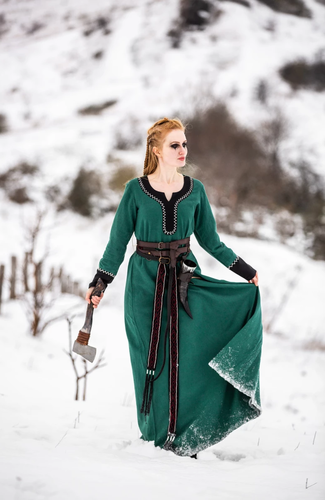 FREYA - Vikinga kjole, rød bomuld, broderi, grønn